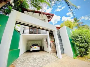 3 Bedroom House for Sale | Athurugiriya (DR-002)