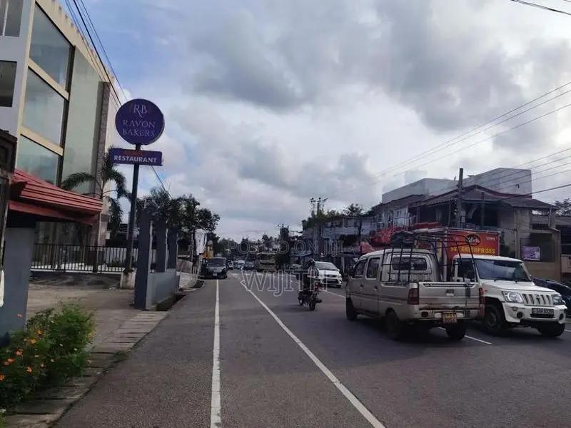 COMMERCIAL BUILDING FOR SALE IN MALAMBE KANDUWELA ROAD PITTUGALA
