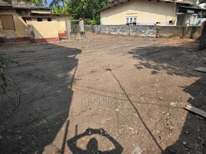 50 Perches land with old house for sale in Wedikanda Road (C7-10152)