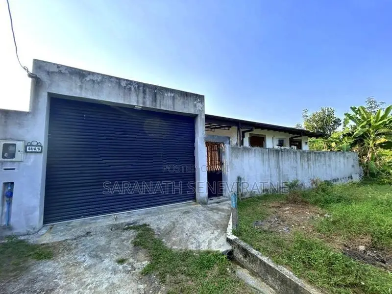 Almost New House in Good Condition - Homagama Meegoda 7.5 perches