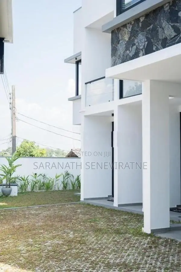 Elegant Two Storey Luxury Home with Rooftop – Thalahena Battaramulla