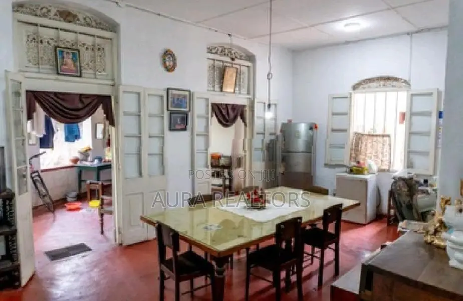 Commercial Property for Rent in Col 10 (P-81)