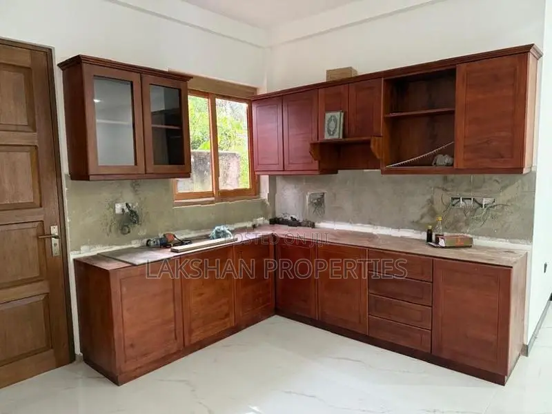 Brand New House For Sale In Boralesgamuwa Lake Road