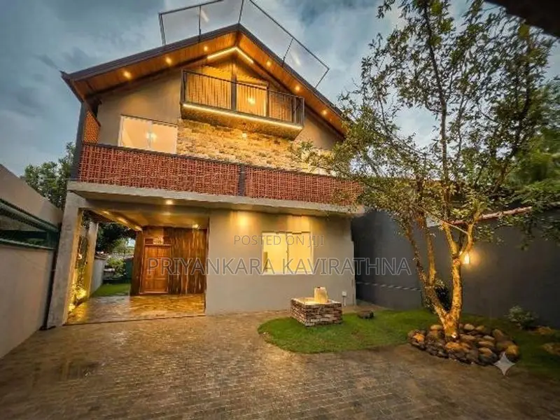 Super Quality Mordern House in Piliyandala