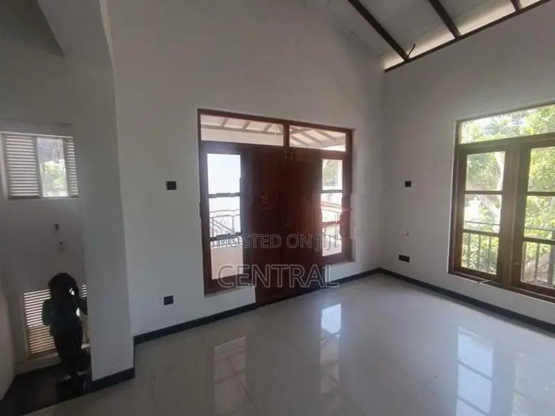 6 Bedroom House for sale in Kandana (C7-10159)