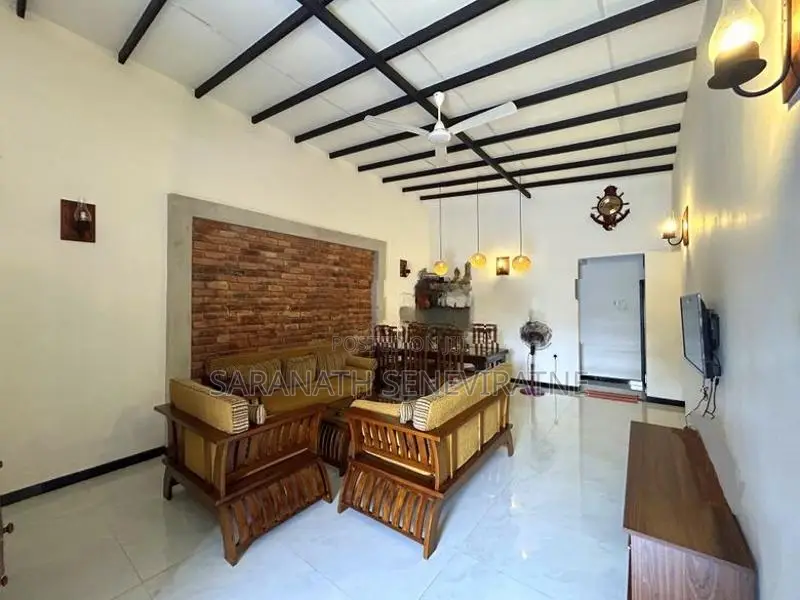 Almost New House in Good Condition - Homagama Meegoda 7.5 perches