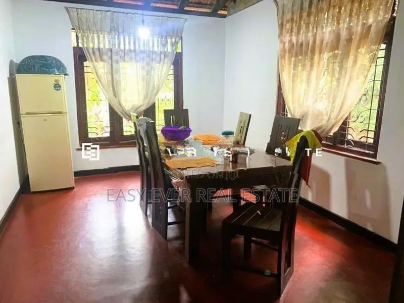 නිවසක් කිරිදිවැලින් / CH 12808