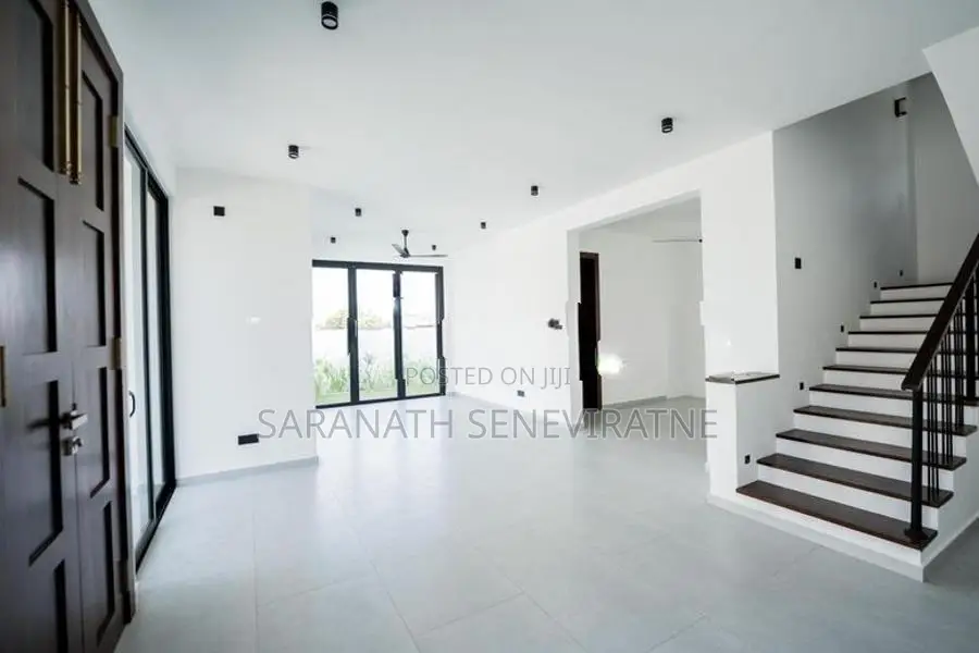 Elegant Two Storey Luxury Home with Rooftop – Thalahena Battaramulla