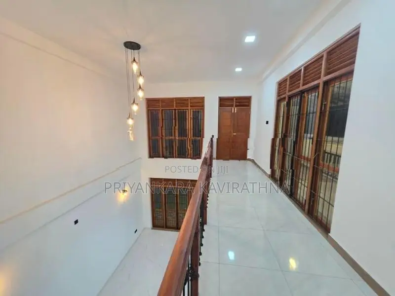 15 Perches / 3 Storied Mordern House For Sale in Kasbawa