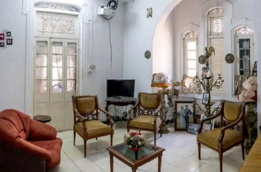 Commercial Property for Rent in Col 10 (P-81)