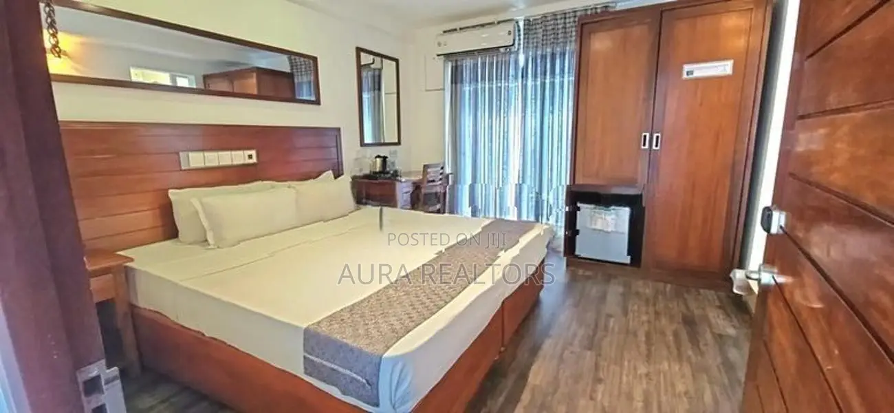 Hotel for Rent in Galle Road Wellawate (p-122)