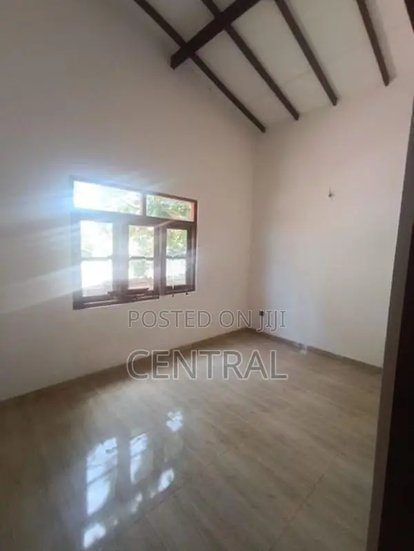 6 Bedroom House for sale in Kandana (C7-10159)