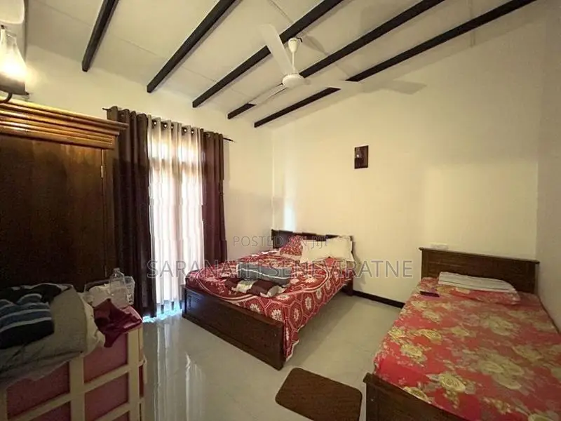 Almost New House in Good Condition - Homagama Meegoda 7.5 perches