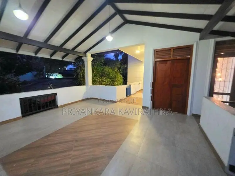 15 Perches / 3 Storied Mordern House For Sale in Kasbawa
