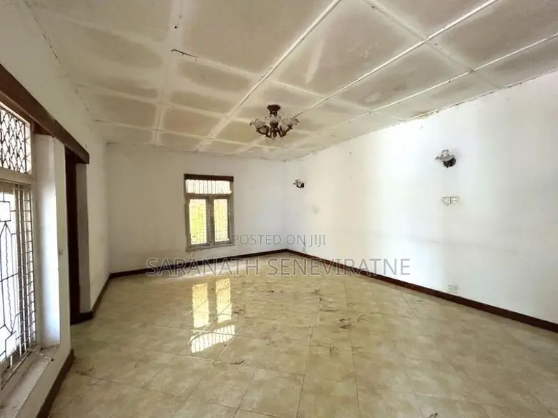 Land in Piliyandala With Old House - Walking Distance to 120 Main Rd