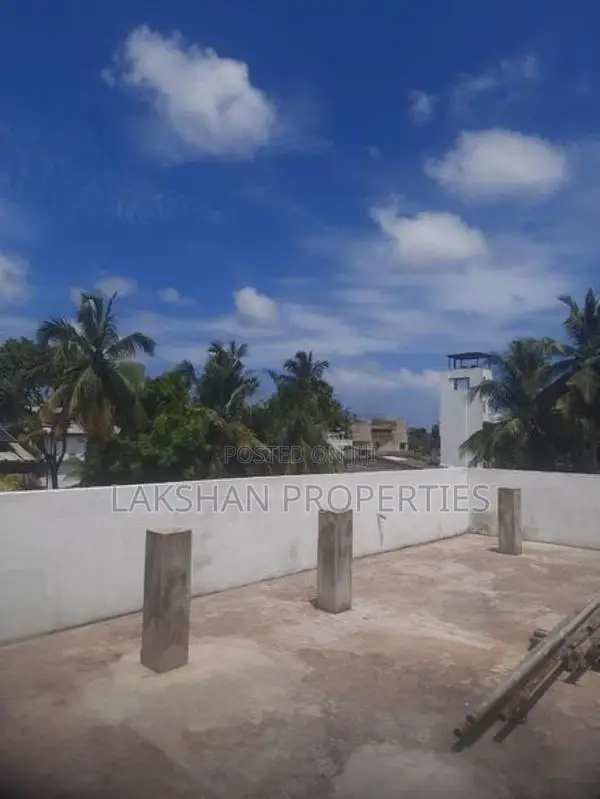Brand New House For Sale In Boralesgamuwa Lake Road