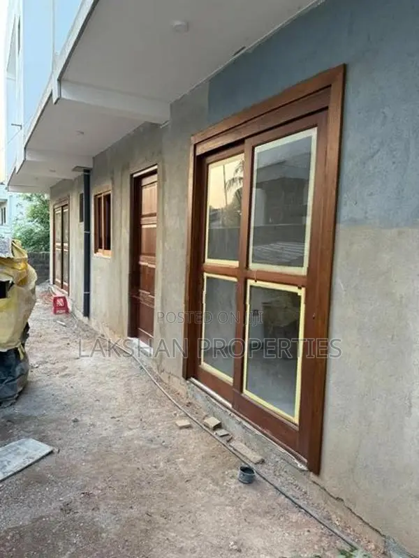 Brand New House For Sale In Boralesgamuwa Lake Road