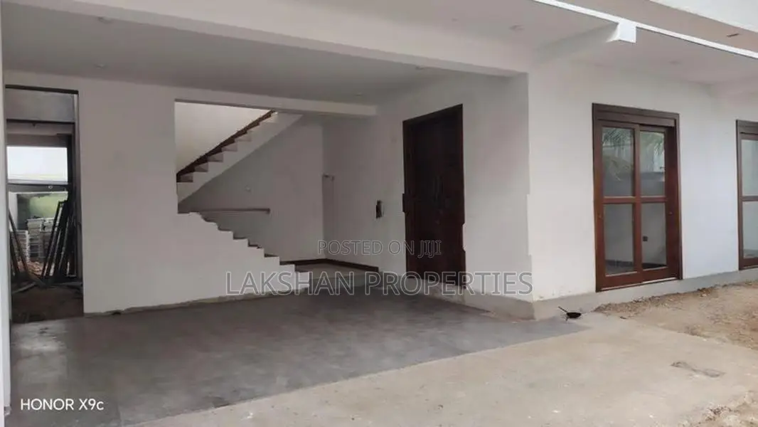 Brand New House For Sale In Boralesgamuwa Lake Road