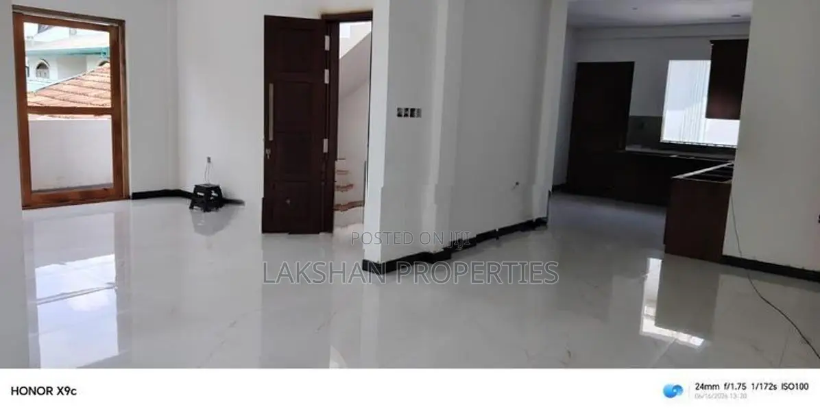 Brand New House For Sale In Boralesgamuwa Lake Road