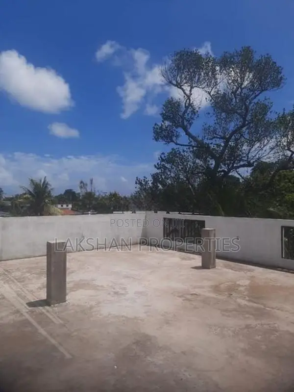 Brand New House For Sale In Boralesgamuwa Lake Road