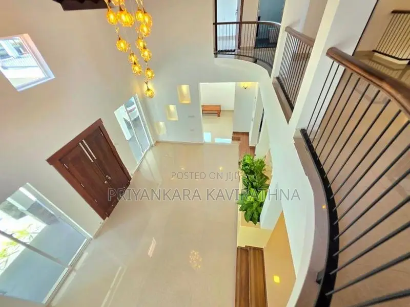 Luxury House For Sale in Gorakapitiya