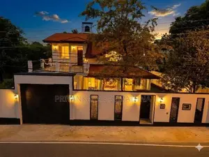 Luxury House For Sale in Gorakapitiya