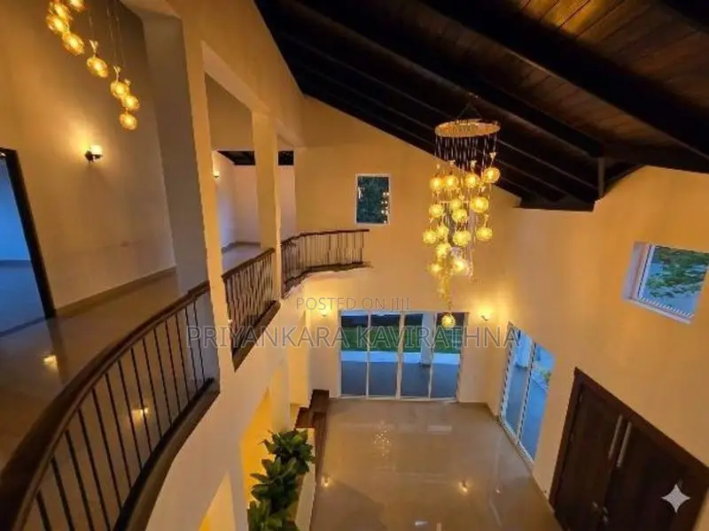 Luxury House For Sale in Gorakapitiya