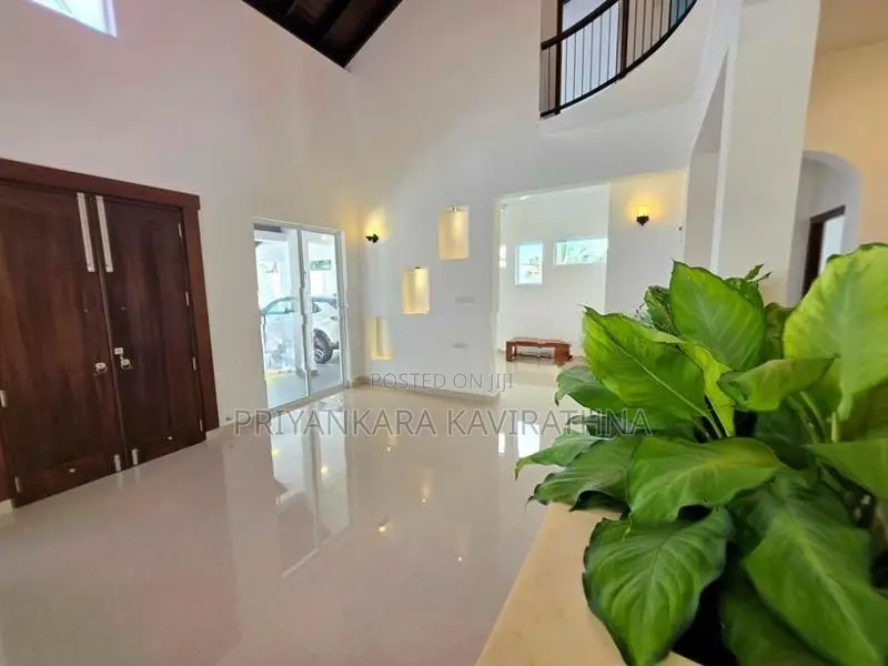 Luxury House For Sale in Gorakapitiya