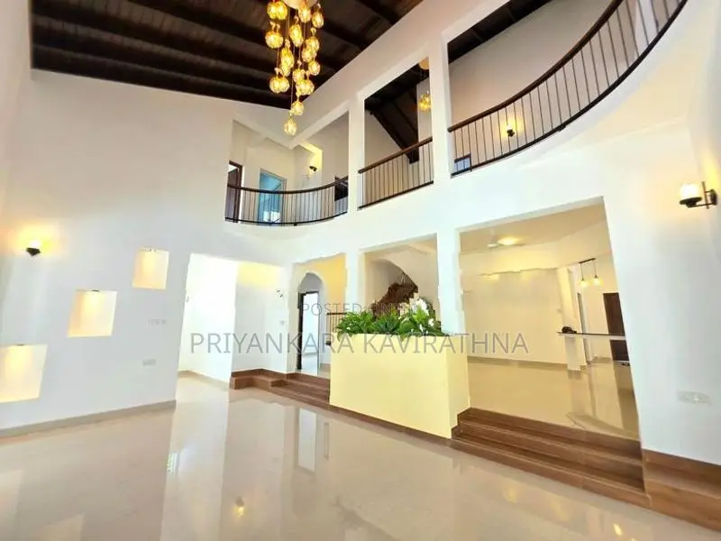 Luxury House For Sale in Gorakapitiya