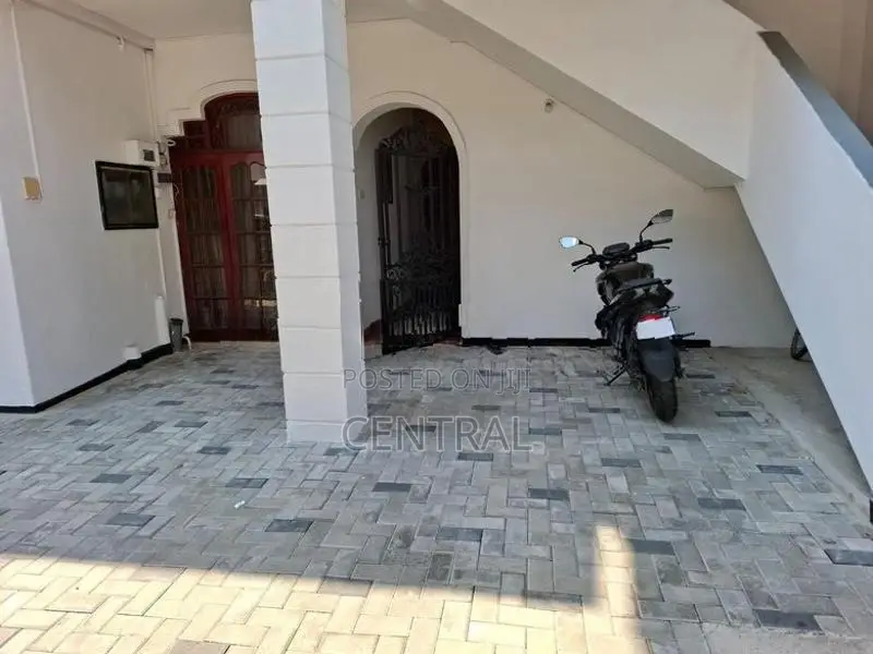 Commercial Building for Rent in Colombo 03 (C7-10176)