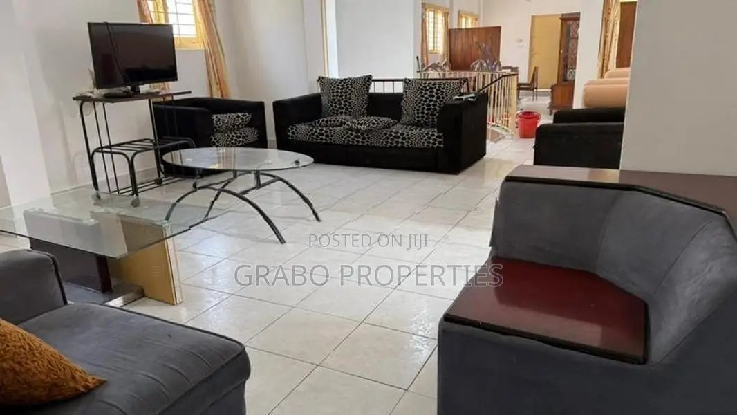 Spacious furnsiehd house for rent in Colombo 7