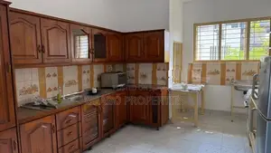 Spacious furnsiehd house for rent in Colombo 7