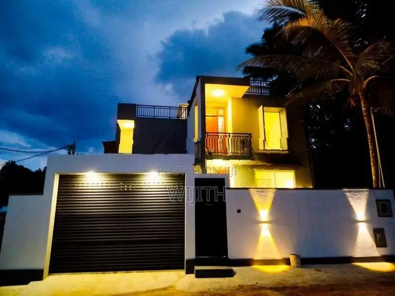 ණවමාදිලියේ ලස්සන දෙමහල් නිවසක් විකිනිමට කොටිටාවෙි