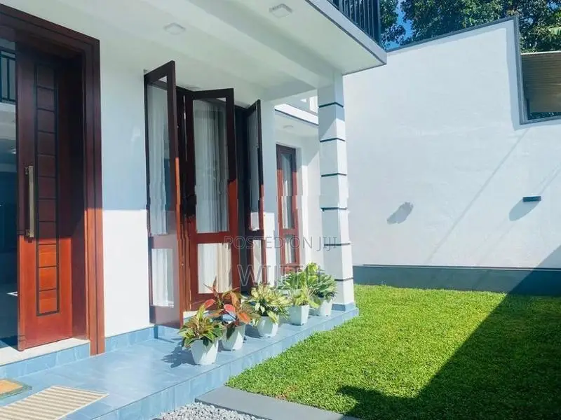 අලුතින්ඉදිවන විශ්වවිද්‍යාලයට ආසන්නයේ සුපරි දෙමහල් නිවසක්කොටිටාවෙි