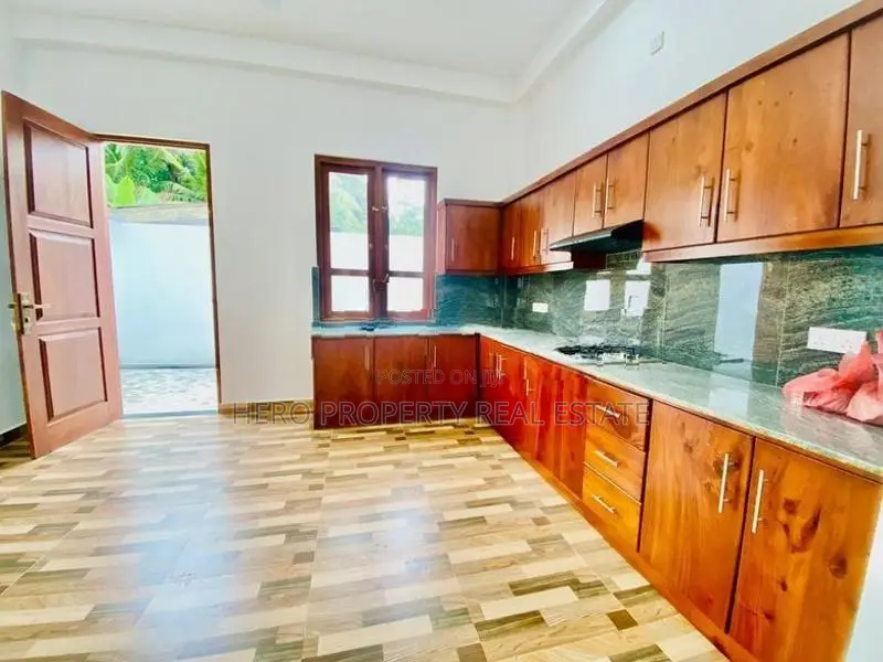 HAS203 - Elegant House for Sale in Piliyandala