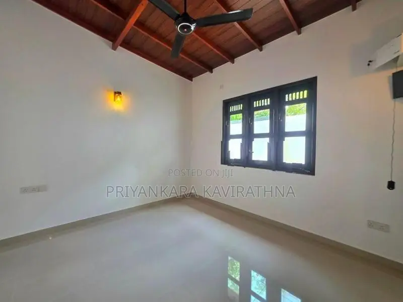 Brand New Mordern House in Batuwandara