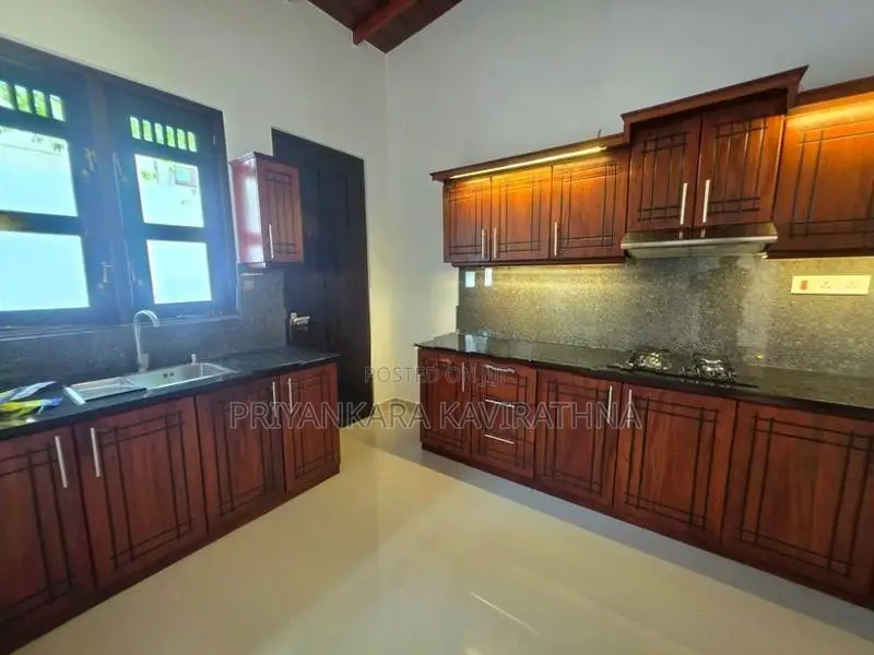 Brand New Mordern House in Batuwandara