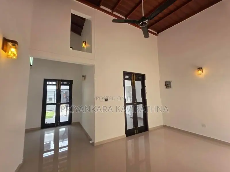 Brand New Mordern House in Batuwandara