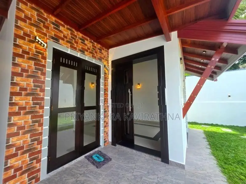 Brand New Mordern House in Batuwandara