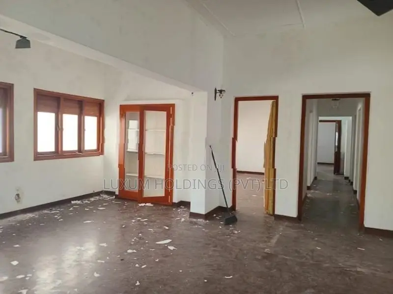 House For Rent With 11 Parkings Off Galle Road Colombo 04 [ 2170C ]