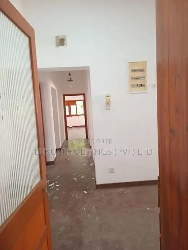 House For Rent With 11 Parkings Off Galle Road Colombo 04 [ 2170C ]