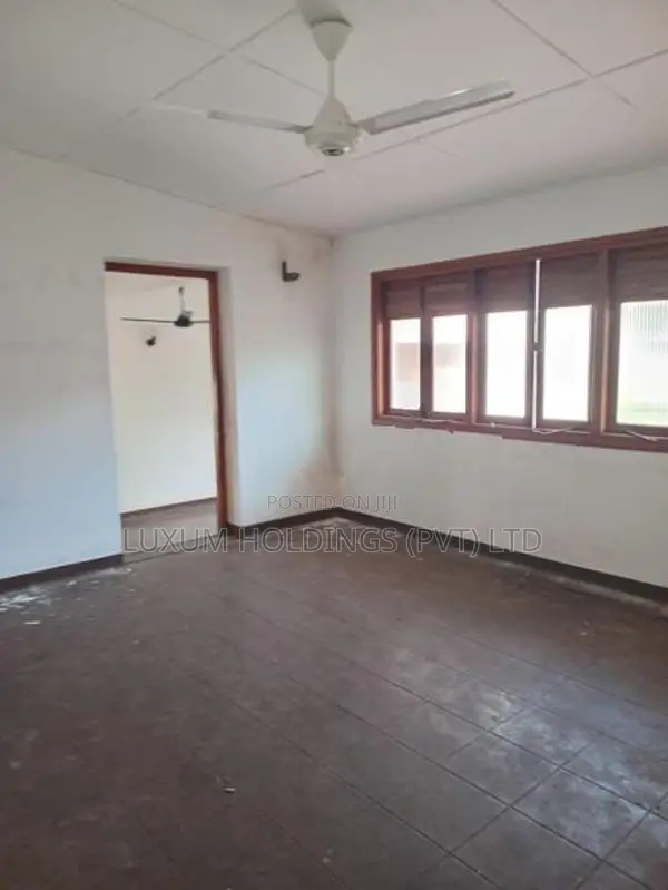 Office For Rent With 11 Parkings Off Galle Road Colombo 04 [ 2170C ]