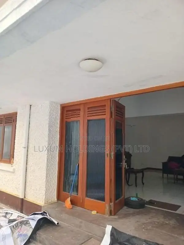 House For Rent With 11 Parkings Off Galle Road Colombo 04 [ 2170C ]