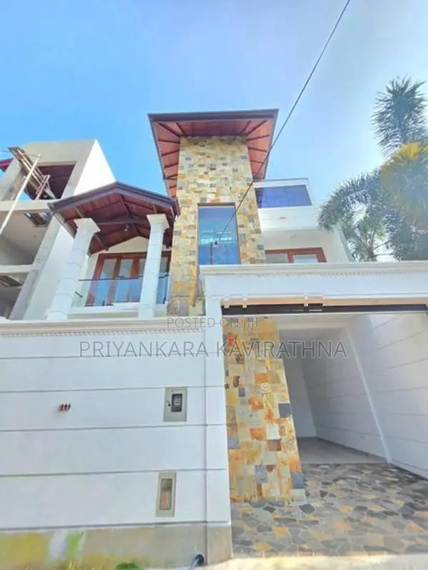 Luxury House For Sale in Piliyandala