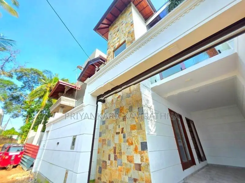 Luxury House For Sale in Piliyandala