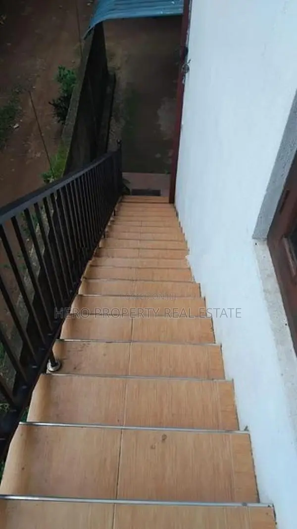 HJR180 - Upstairs House for Rent in Eldeniya