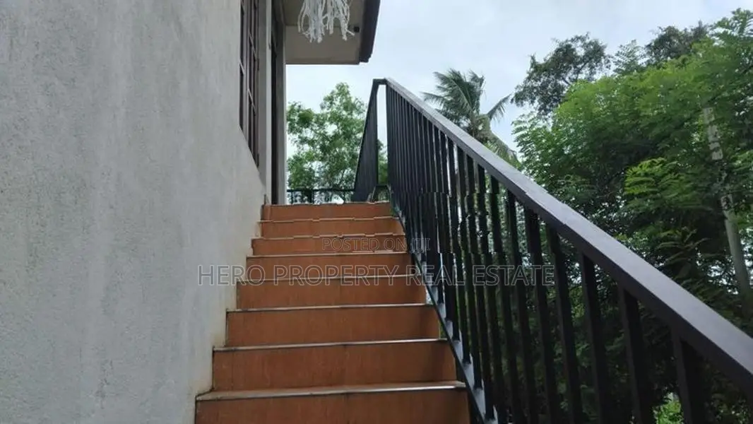 HJR180 - Upstairs House for Rent in Eldeniya