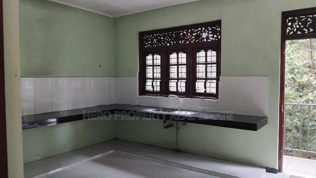 HJR180 - Upstairs House for Rent in Eldeniya