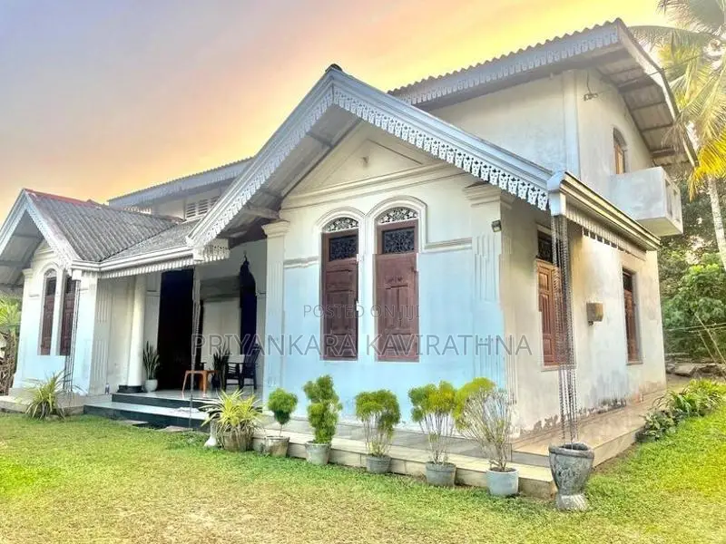 අවුරුදු 100 ක් පමන පැරණි පර්චස් 20 ක නිවස ඉක්මනින විකිනීමට