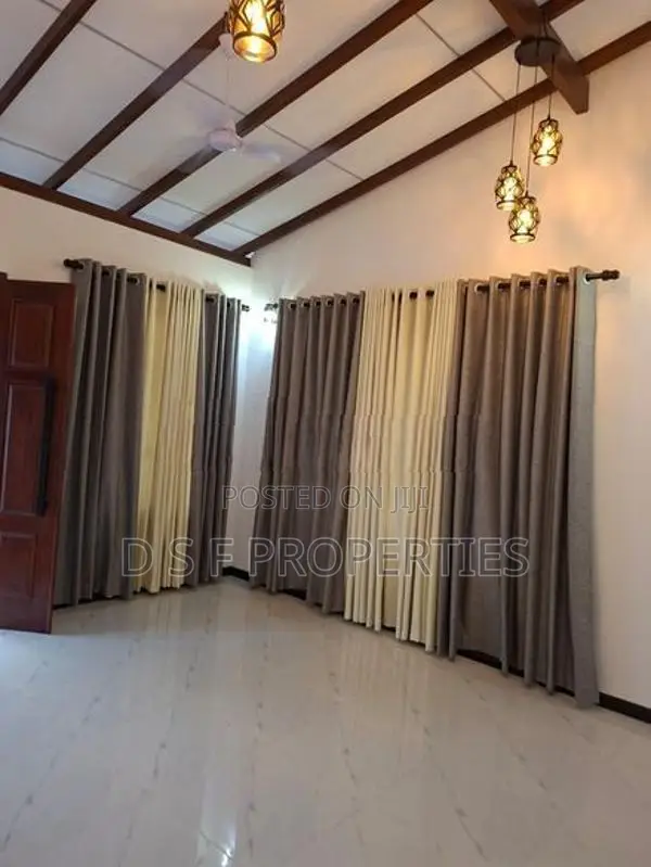 A BRAND NEW SINGALE STORY HOUSE In 50M (128/290) BUS ROUTE